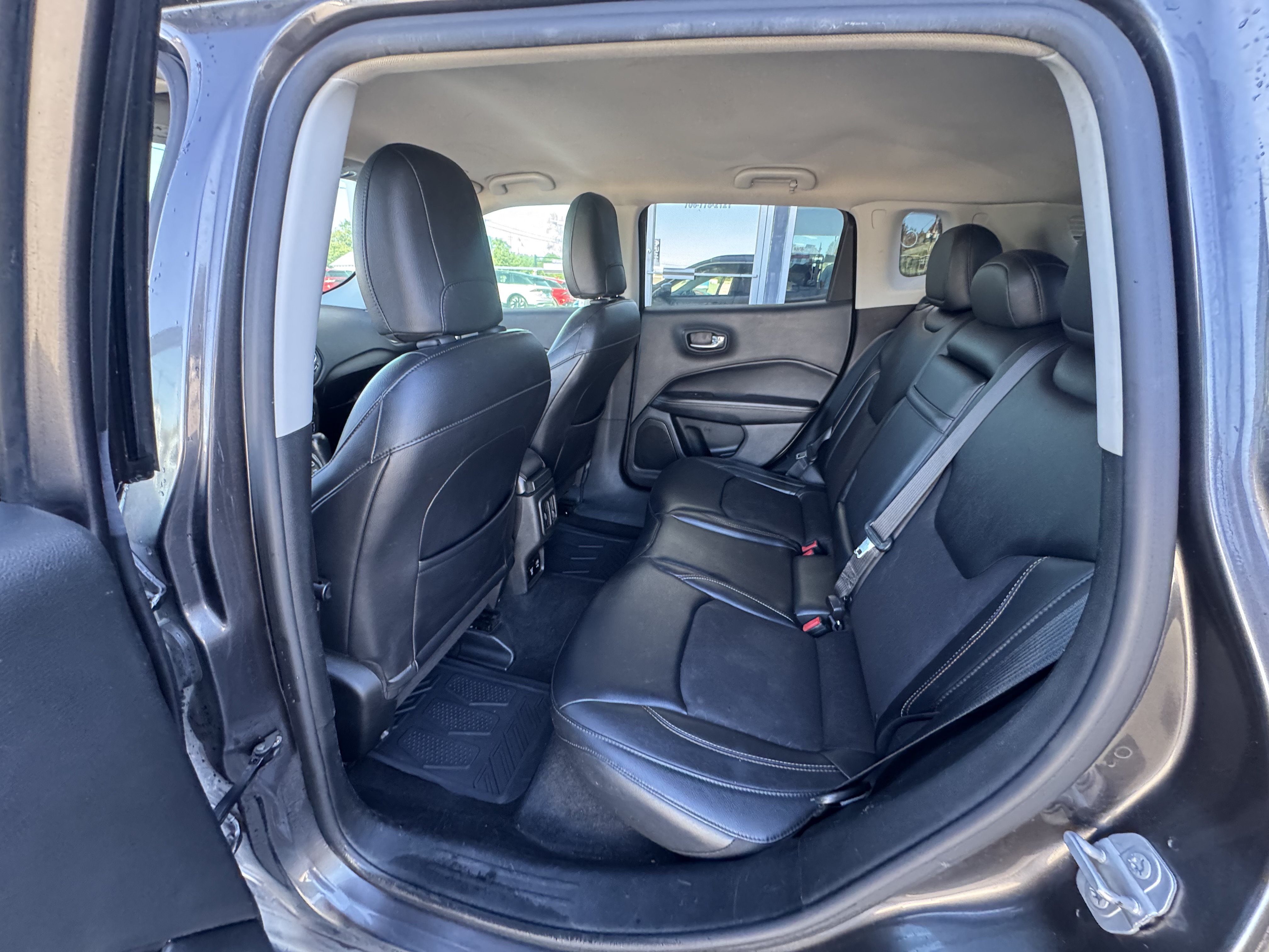 Used 2017 Jeep Compass Latitude w/ Popular Equipment Group AWD/4WD image 9