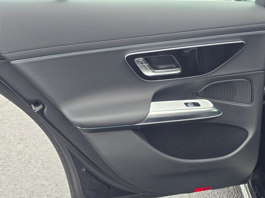 Used 2025 Mercedes-Benz E 350 4MATIC Sedan image 19