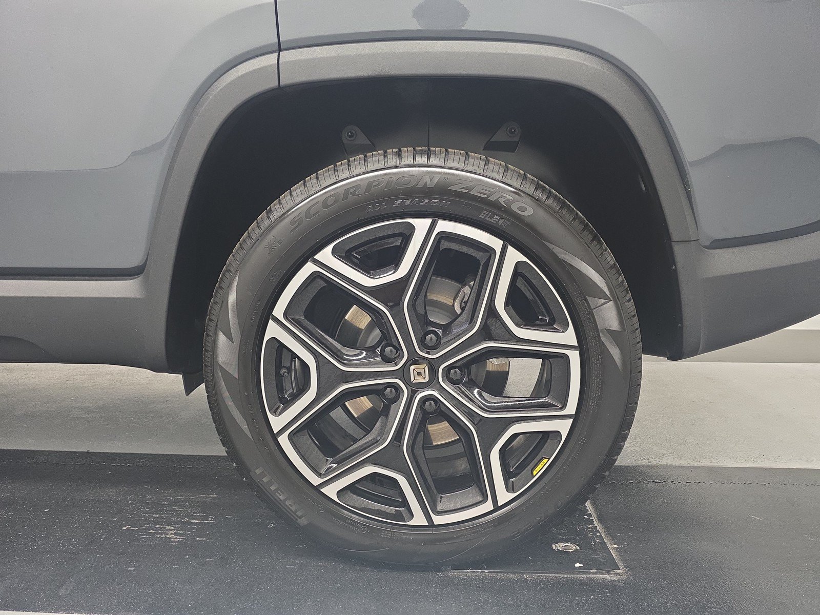 Used 2024 Rivian R1S Adventure AWD/4WD image 10