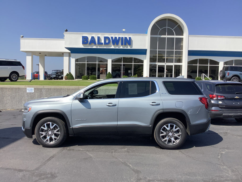 Used 2023 GMC Acadia SLE image 4