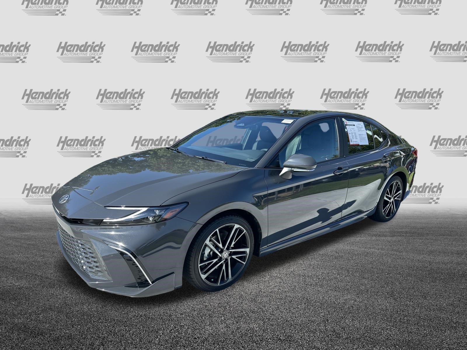Used 2025 Toyota Camry XSE FWD image 5