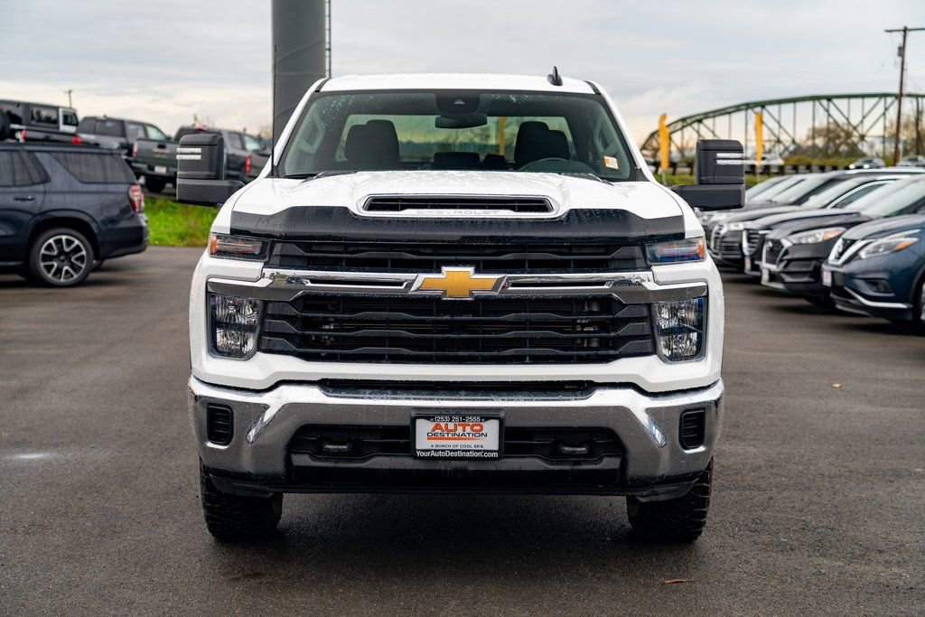 Used 2024 Chevrolet Silverado 3500 LT image 3