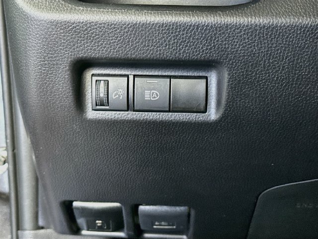 Used 2025 Toyota RAV4 XLE FWD image 12