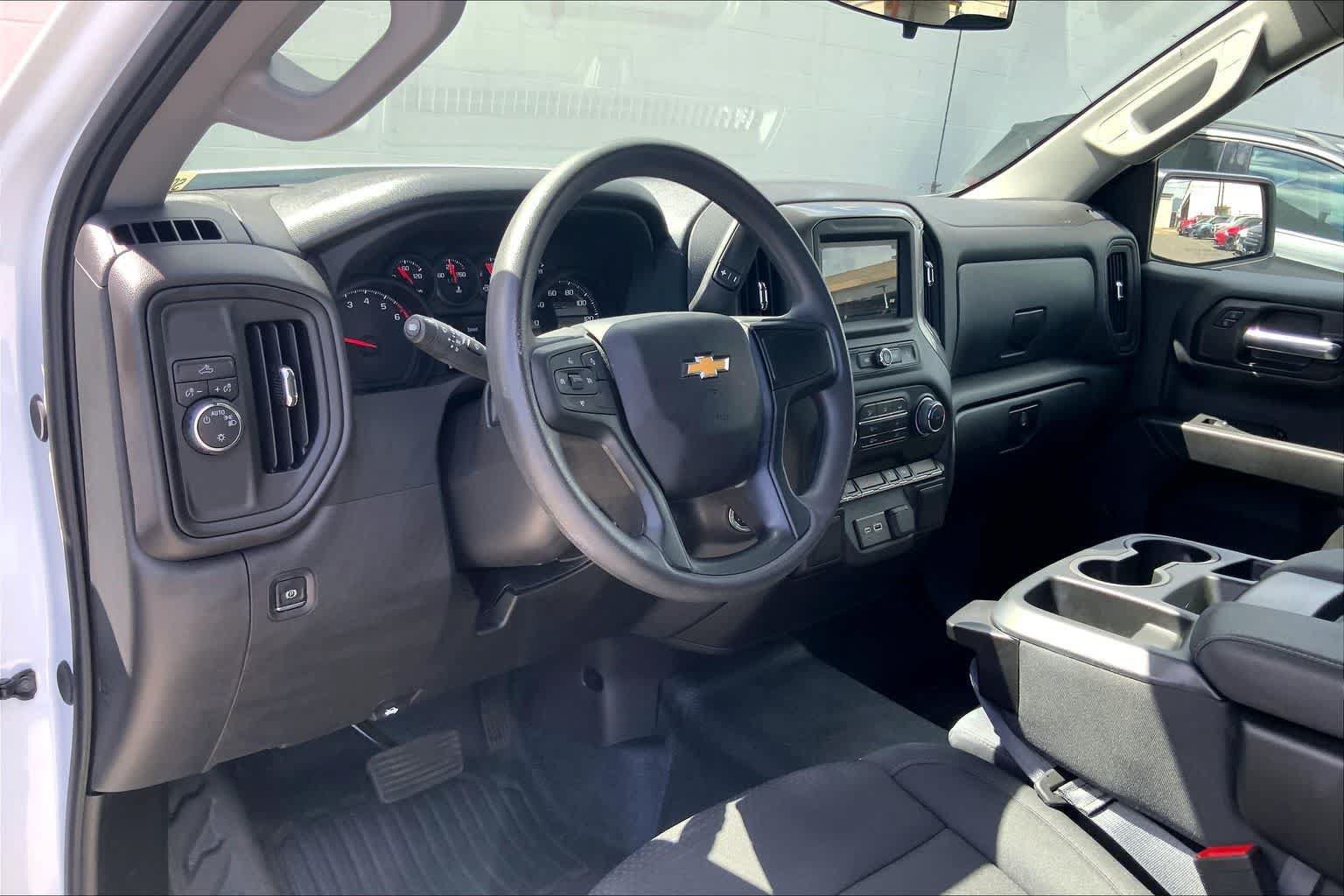 Used 2025 Chevrolet Silverado 1500 W/T w/ WT Value Package RWD image 2
