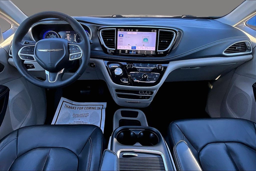 Used 2022 Chrysler Pacifica Touring-L FWD image 9