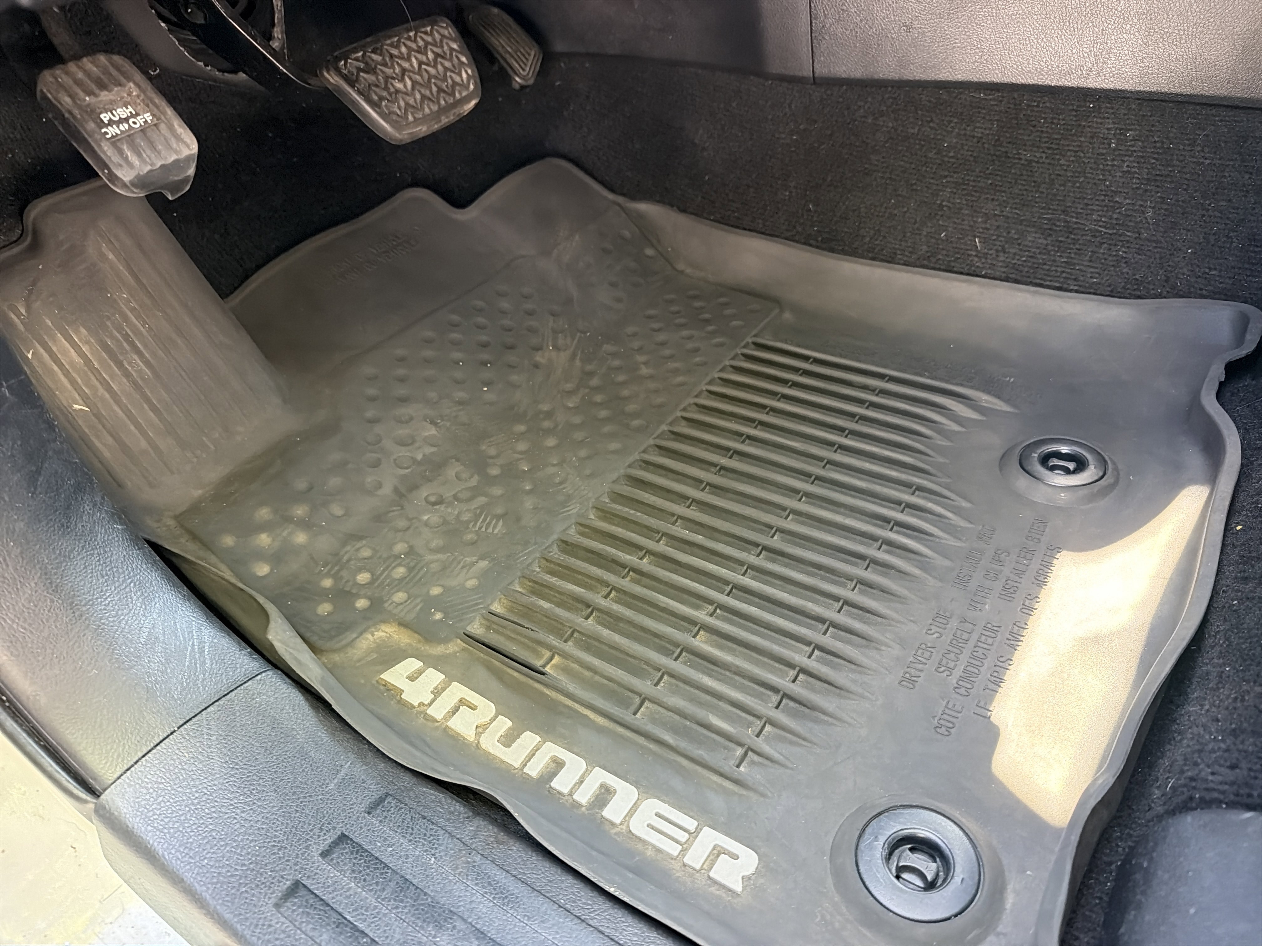 Used 2020 Toyota 4Runner SR5 Premium w/ Moonroof Package AWD/4WD image 17