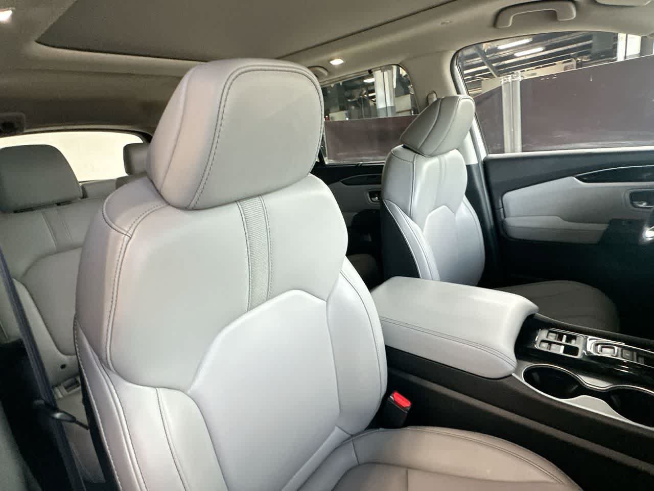 Used 2025 Honda Pilot Touring image 27