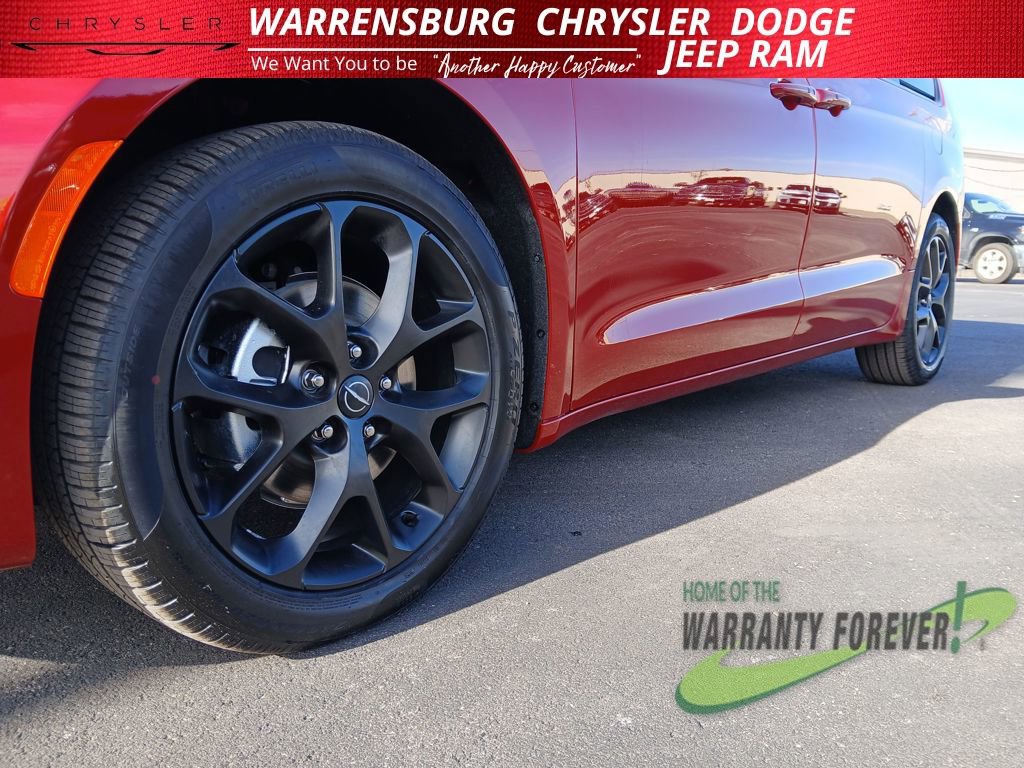 New 2026 Chrysler Pacifica Select w/ S Appearance Package image 42