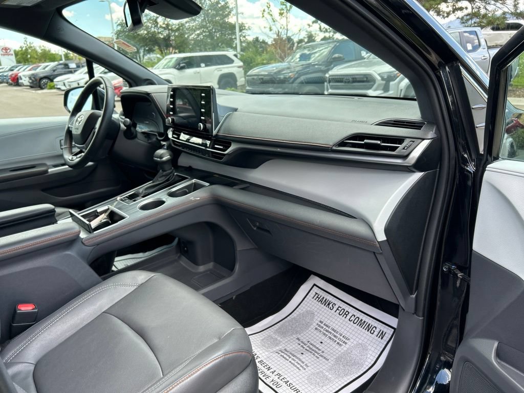 Used 2023 Toyota Sienna XSE w/ XSE Plus Package AWD/4WD image 12