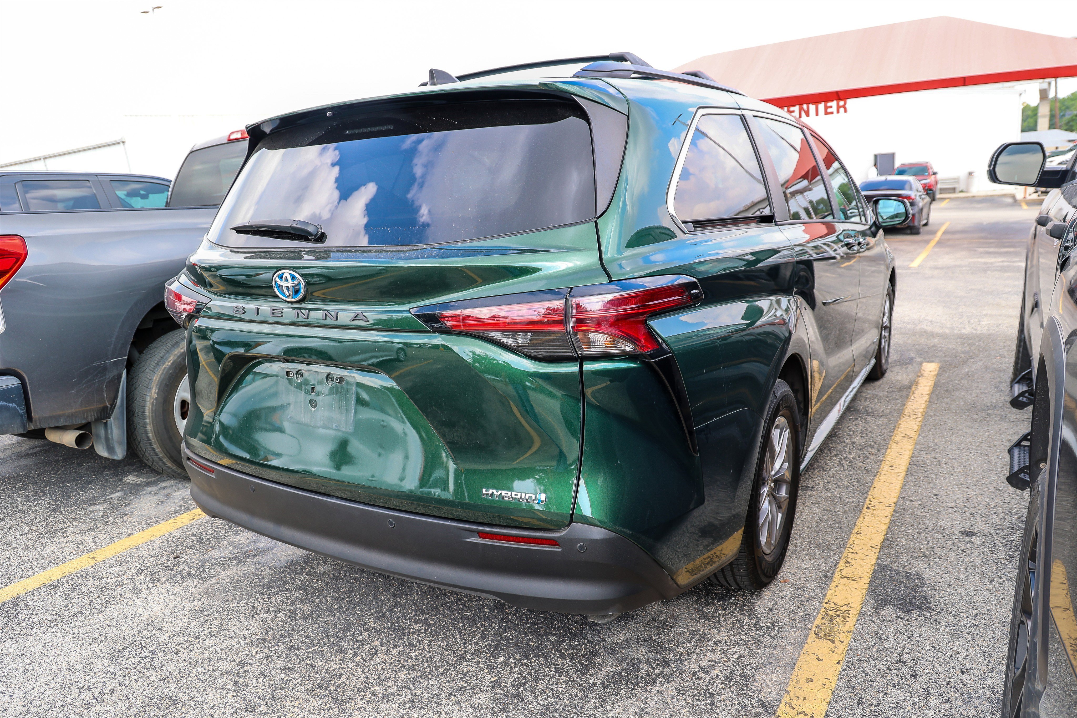 Used 2021 Toyota Sienna XLE FWD image 8