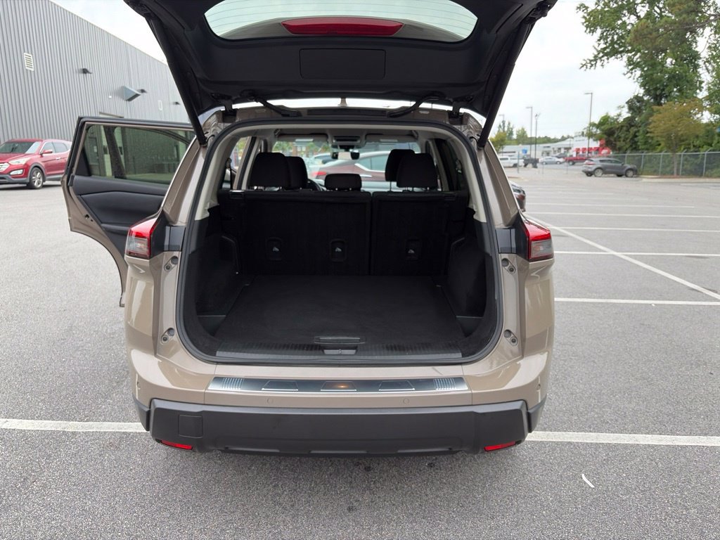 Certified 2025 Nissan Rogue SV FWD image 23