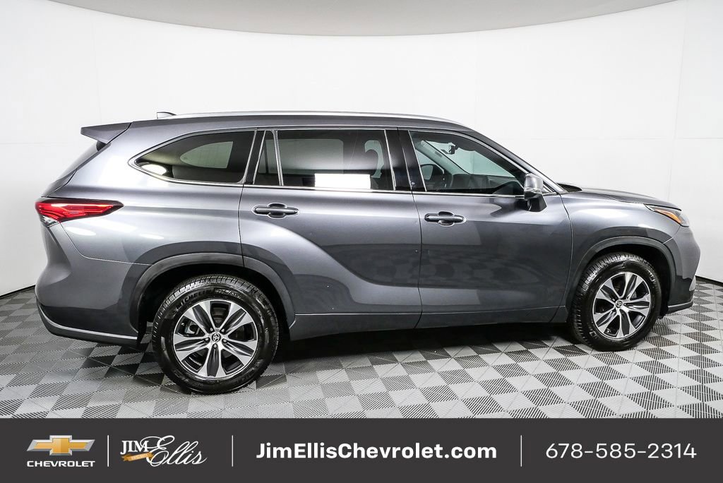 Used 2020 Toyota Highlander XLE image 27