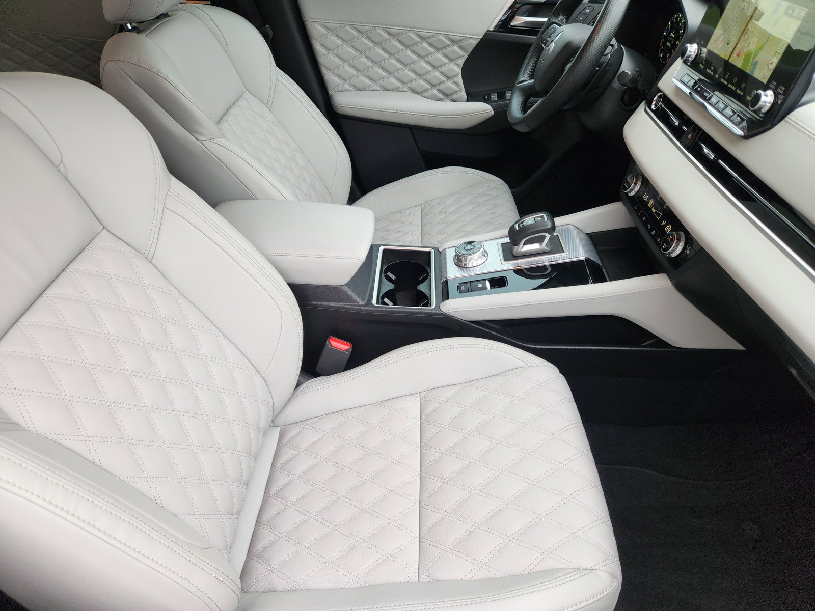 Used 2024 Mitsubishi Outlander SEL Black Edition FWD image 11