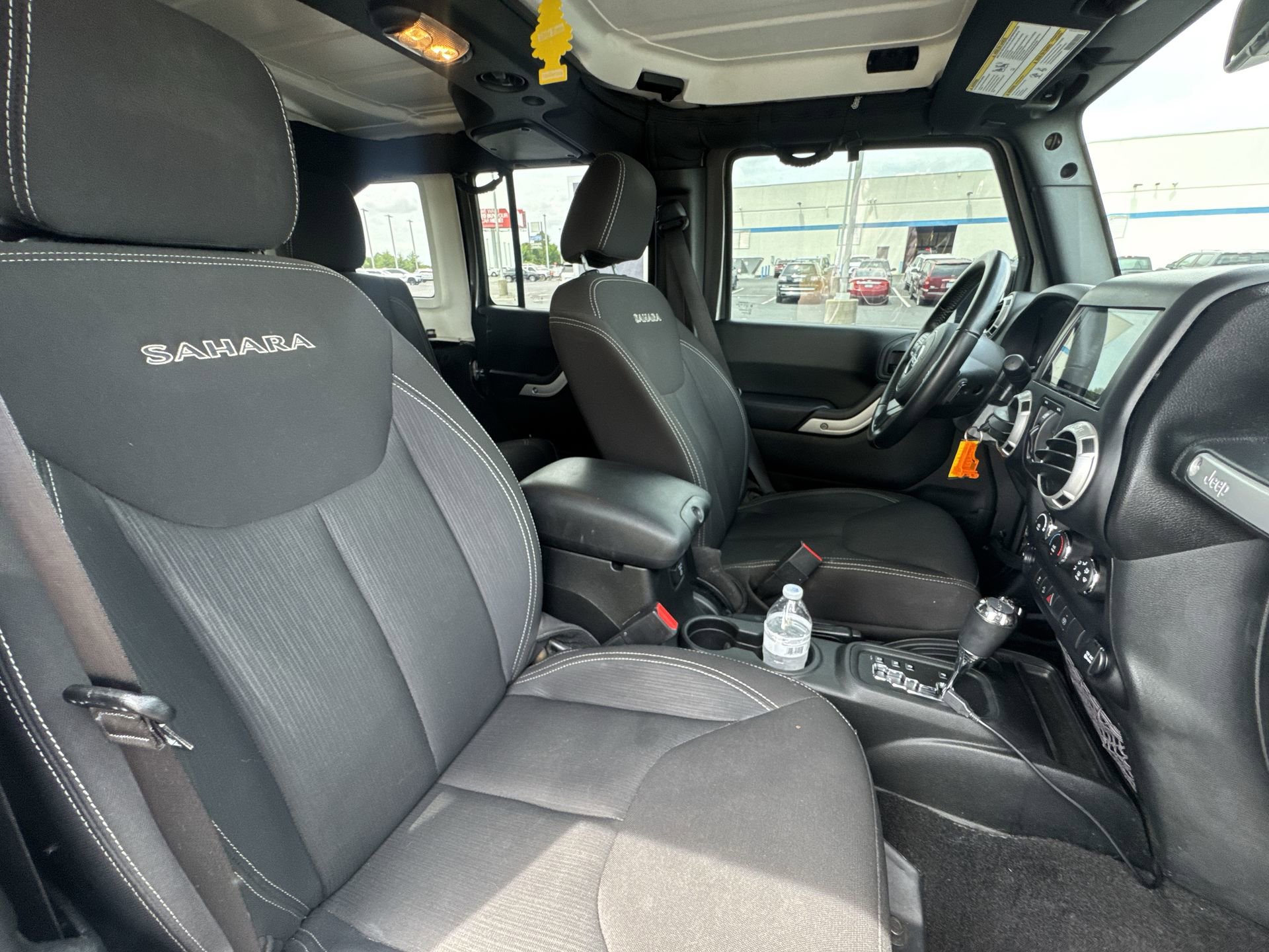 Used 2017 Jeep Wrangler Unlimited Sahara w/ Connectivity Group AWD/4WD image 25