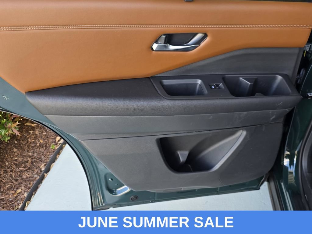 Used 2023 Nissan Pathfinder Platinum FWD image 44