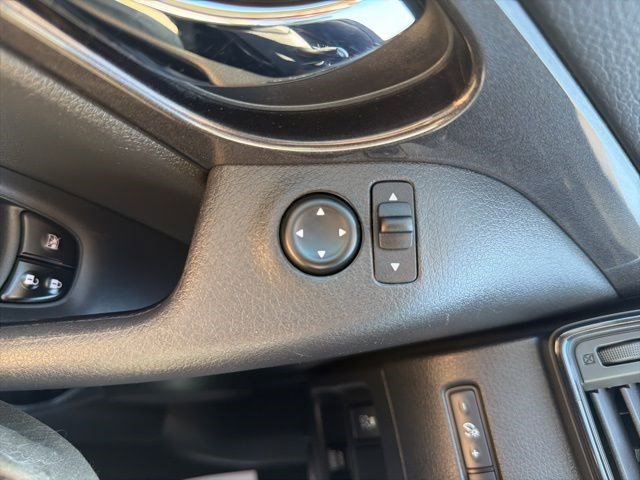 Used 2018 Nissan Rogue SV AWD/4WD image 27
