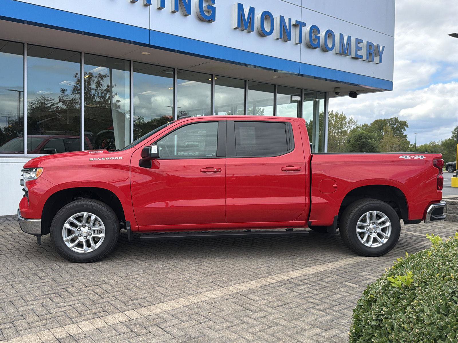 Certified 2025 Chevrolet Silverado 1500 LT w/ LPO, Liner Protection Package AWD/4WD image 2