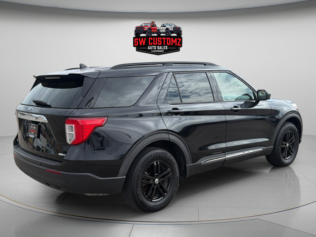Used 2020 Ford Explorer XLT AWD/4WD image 3