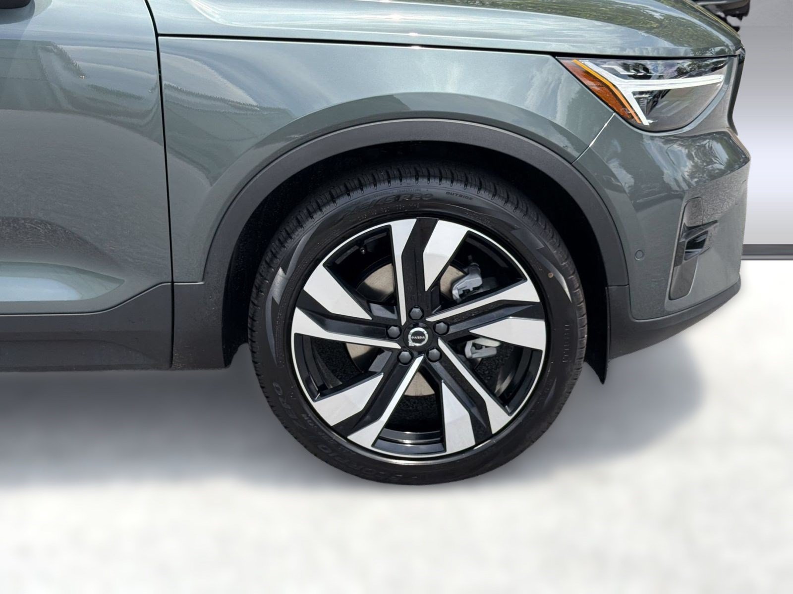 New 2026 Volvo XC40 B5 Plus w/ Climate Package AWD/4WD image 11