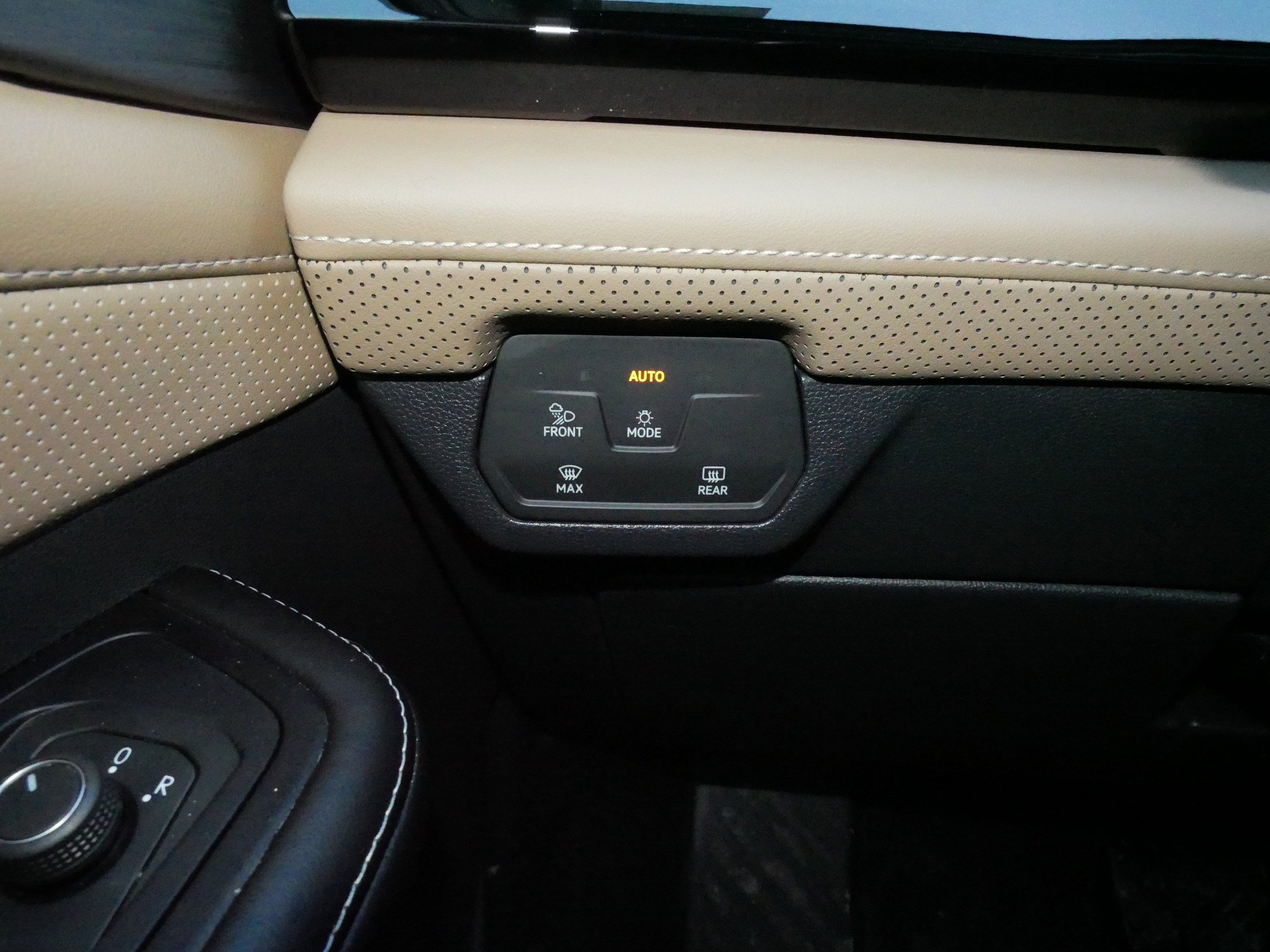 Certified 2024 Volkswagen Atlas Cross Sport SE image 27