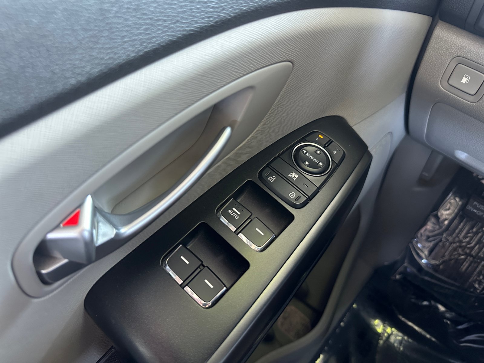 Used 2017 Kia Sedona L FWD image 16