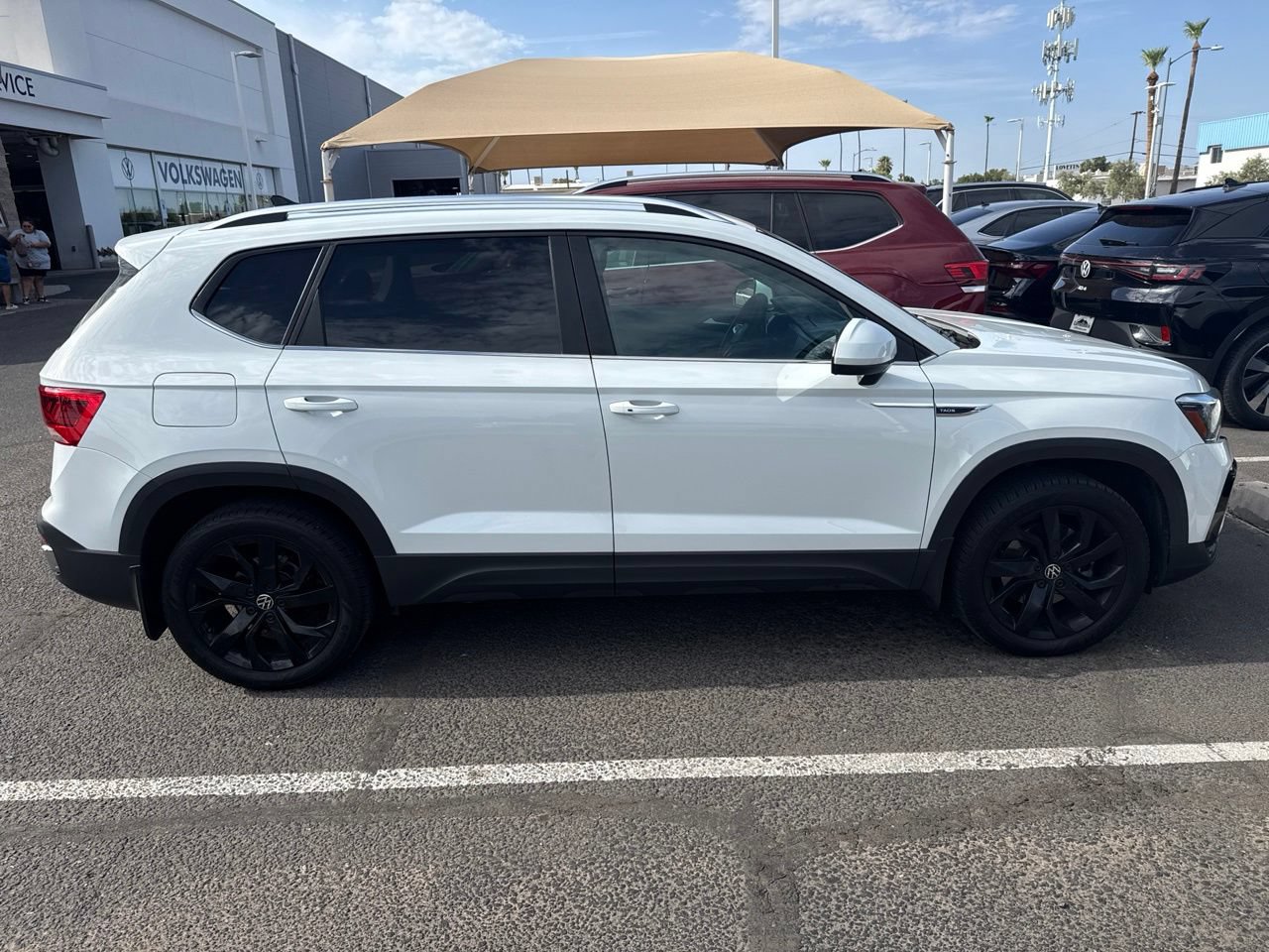 Used 2022 Volkswagen Taos SE w/ Panoramic Sunroof Package FWD image 12