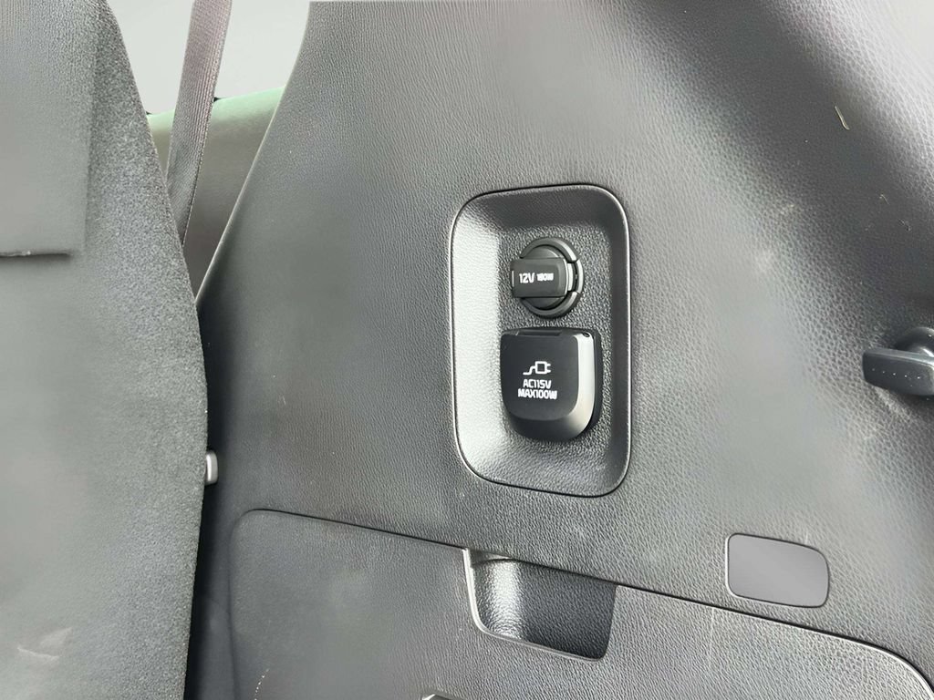 Used 2023 Kia Carnival SX Prestige FWD image 18