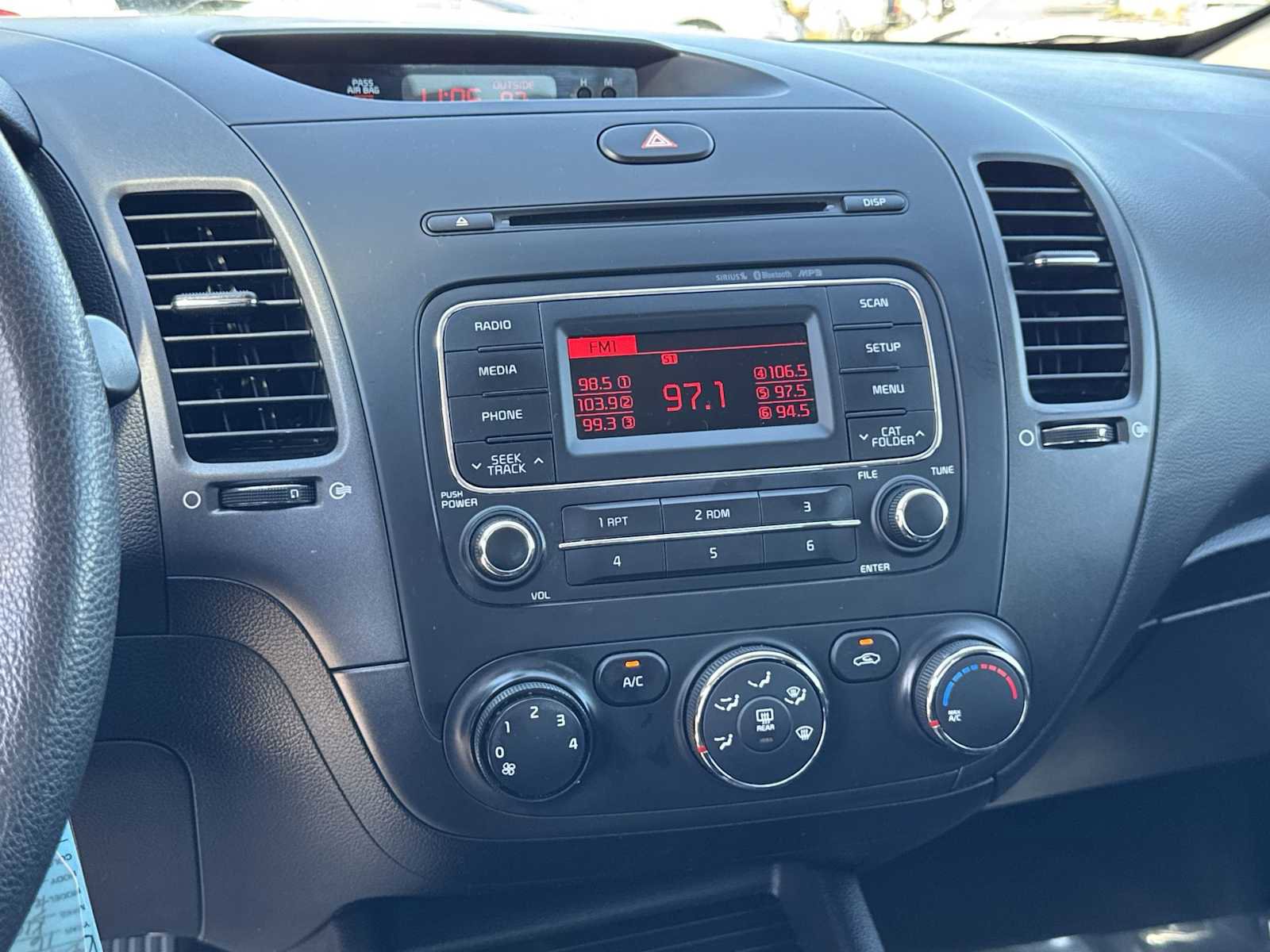 Used 2016 Kia Forte LX image 10