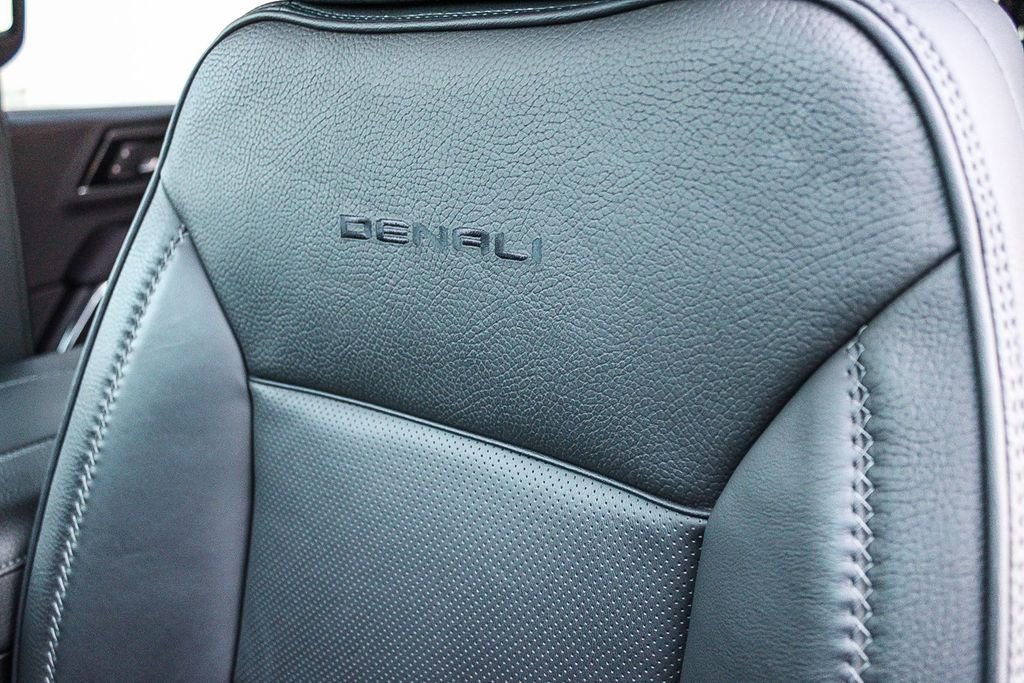 Used 2025 GMC Yukon XL Denali image 26
