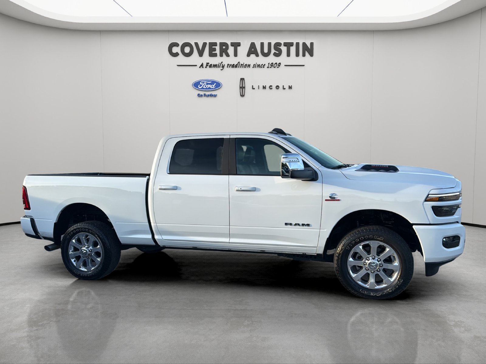 Used 2025 RAM 2500 Laramie w/ Sport Appearance Package AWD/4WD image 4
