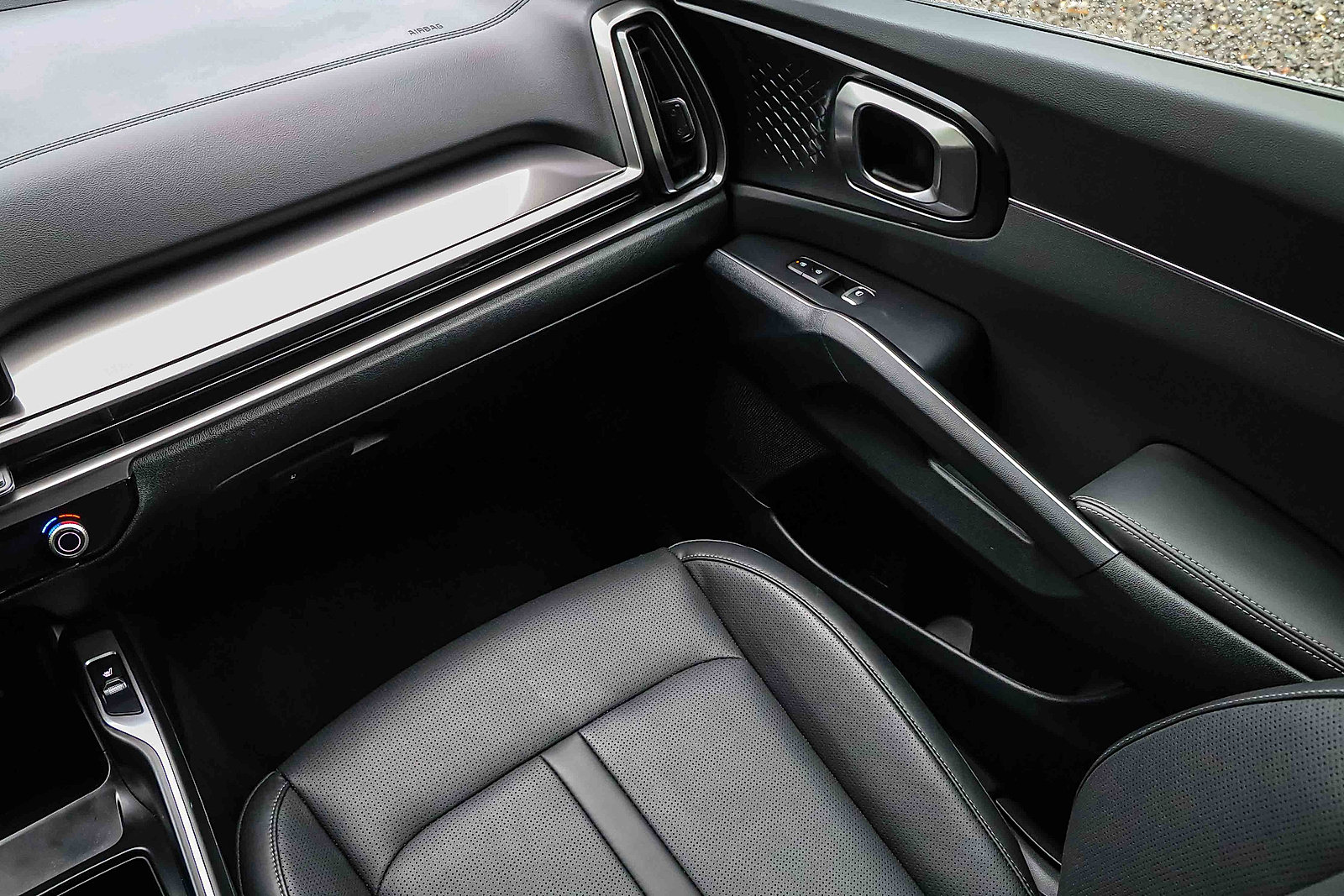 Certified 2025 Kia Sorento S FWD image 17