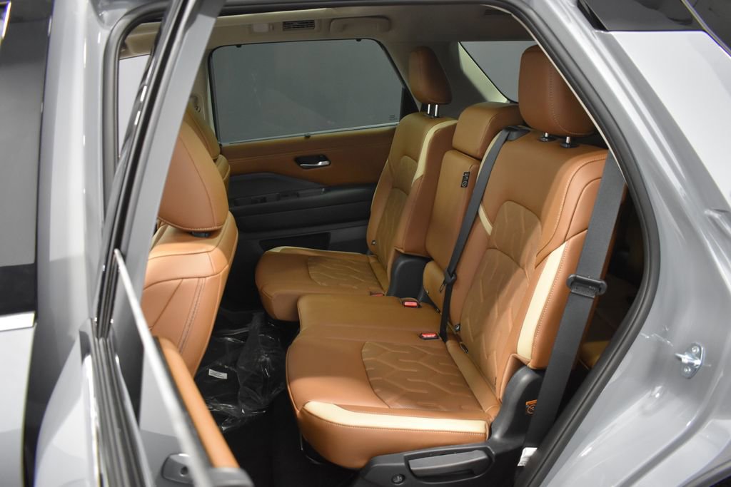 New 2026 Nissan Pathfinder Platinum image 32