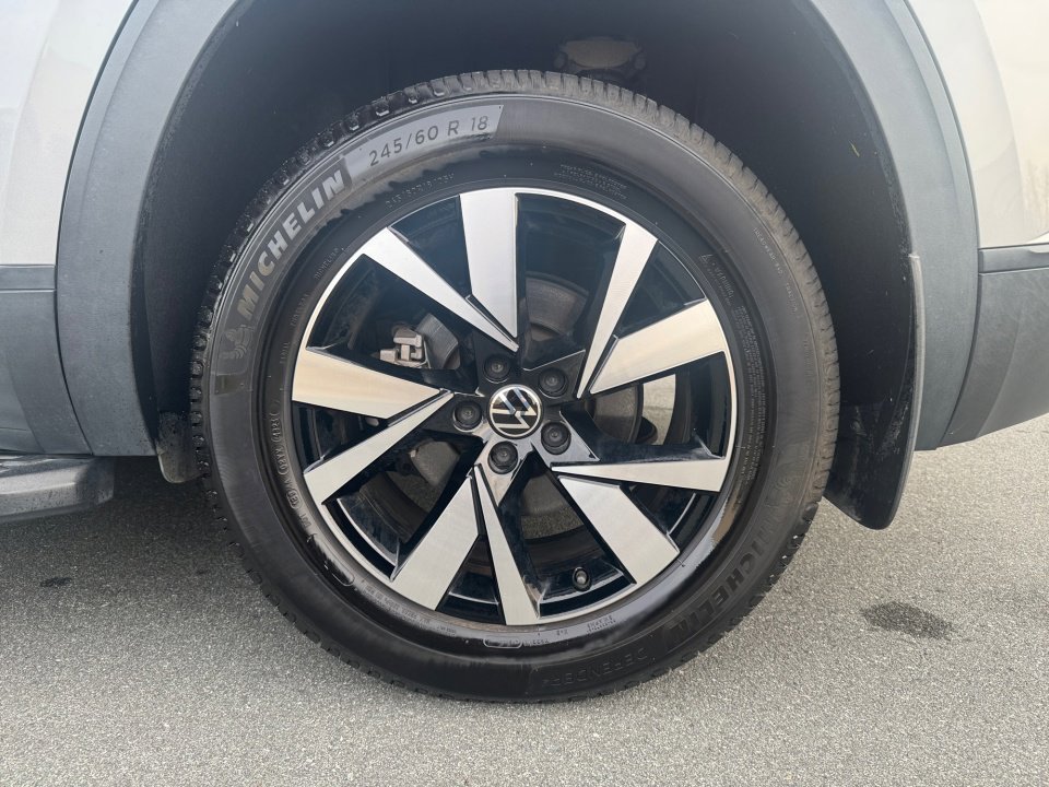 Used 2021 Volkswagen Atlas Cross Sport SE image 25