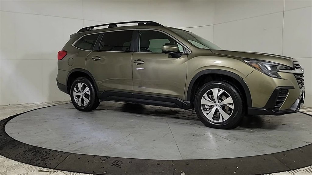 Used 2024 Subaru Ascent Premium w/ Convenience Package image 9