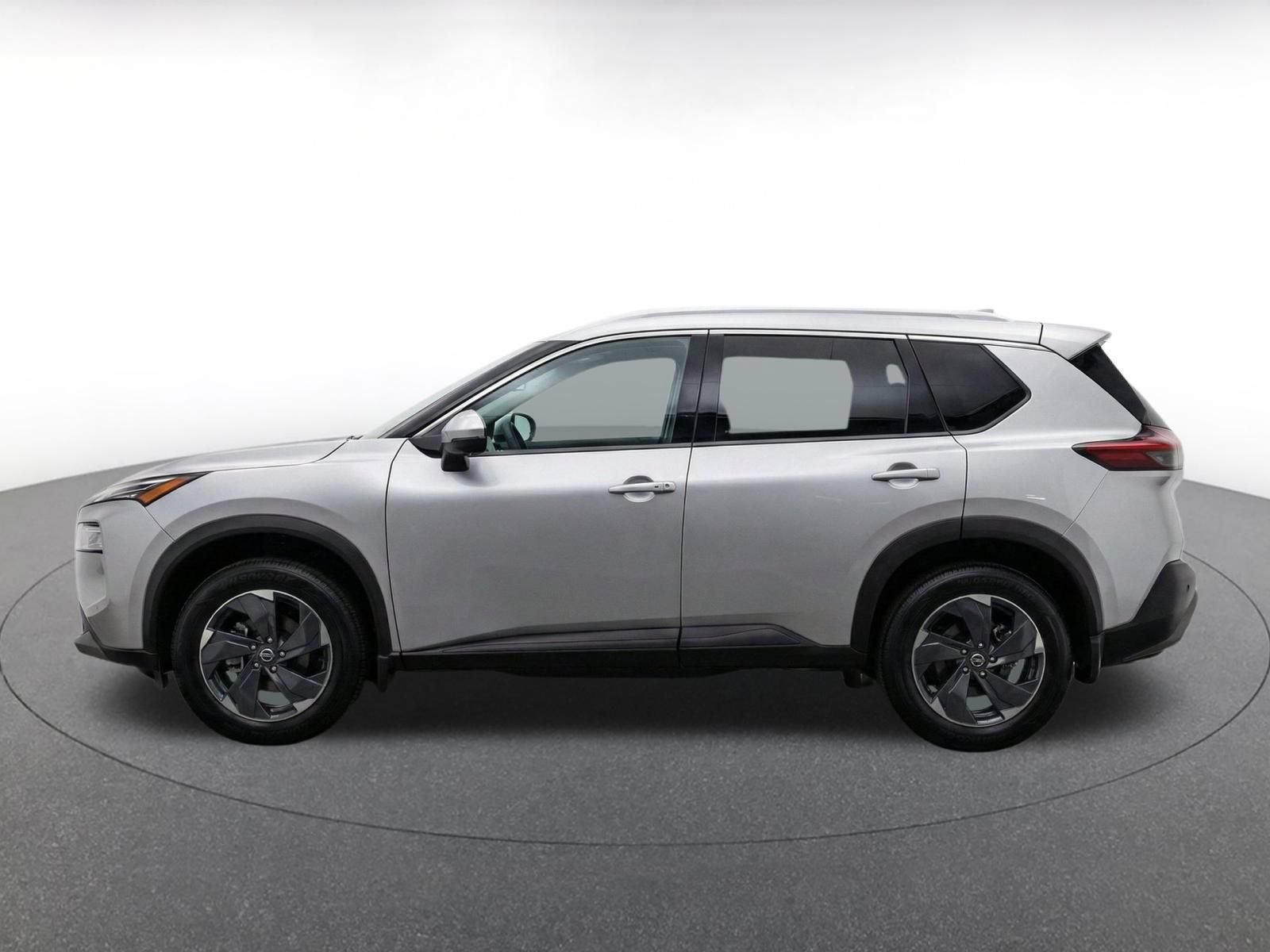 Used 2025 Nissan Rogue SV AWD/4WD image 9