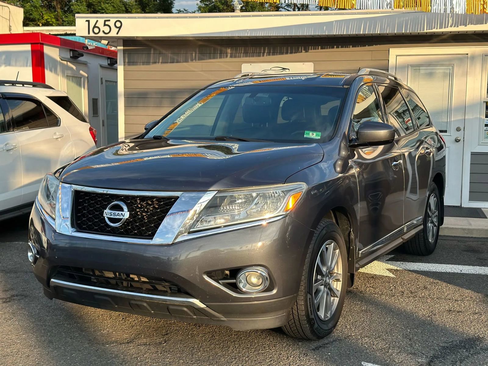 Used 2014 Nissan Pathfinder SL w/ Trailer Tow Package