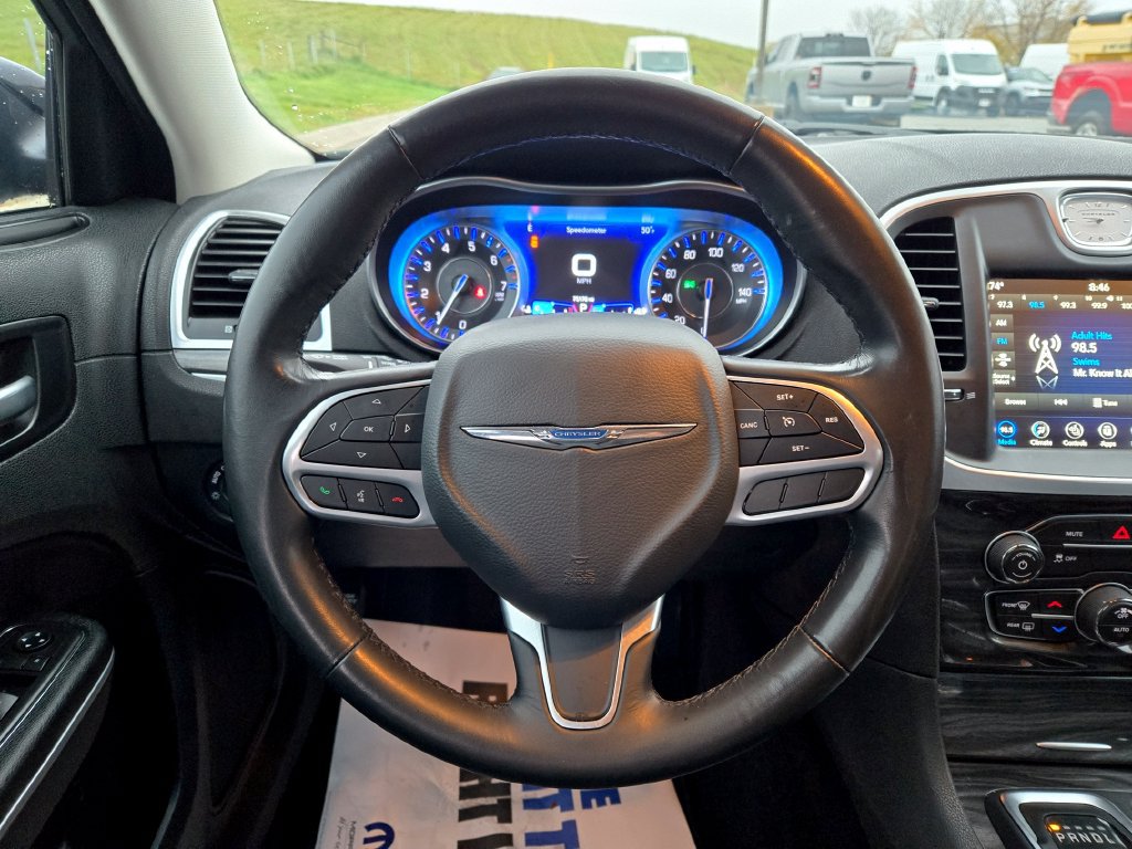Used 2022 Chrysler 300 Touring L AWD/4WD image 18