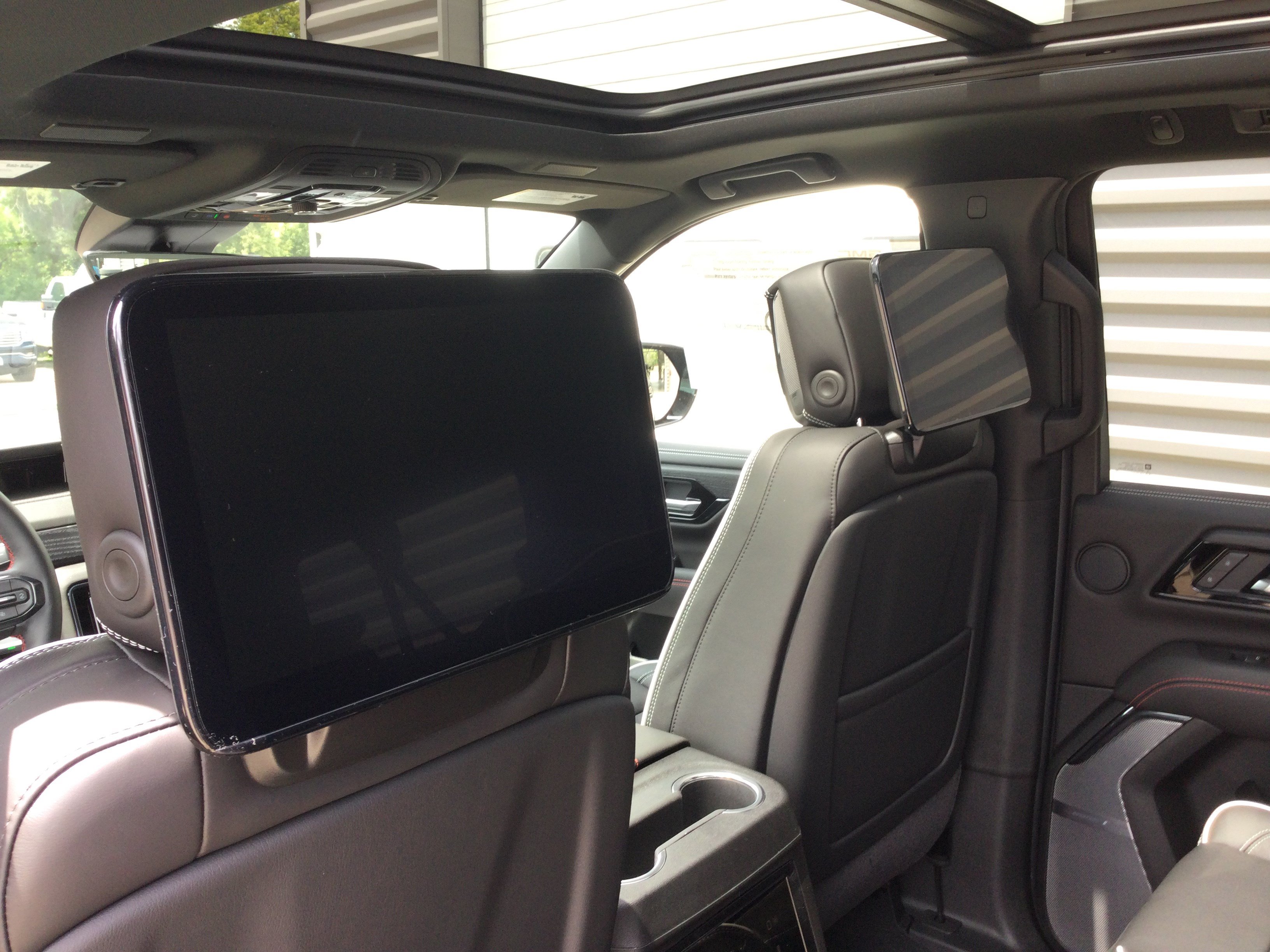 New 2026 GMC Yukon XL AT4 Ultimate AWD/4WD image 8