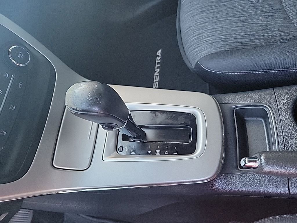 Used 2015 Nissan Sentra SV FWD image 29