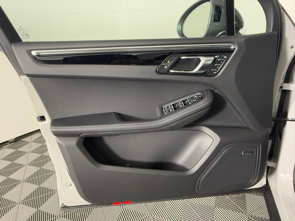 New 2026 Porsche Macan Turbo image 26