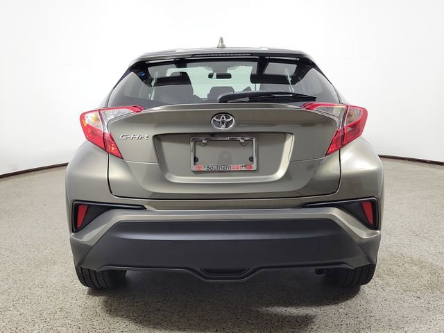 Used 2021 Toyota C-HR XLE FWD image 6