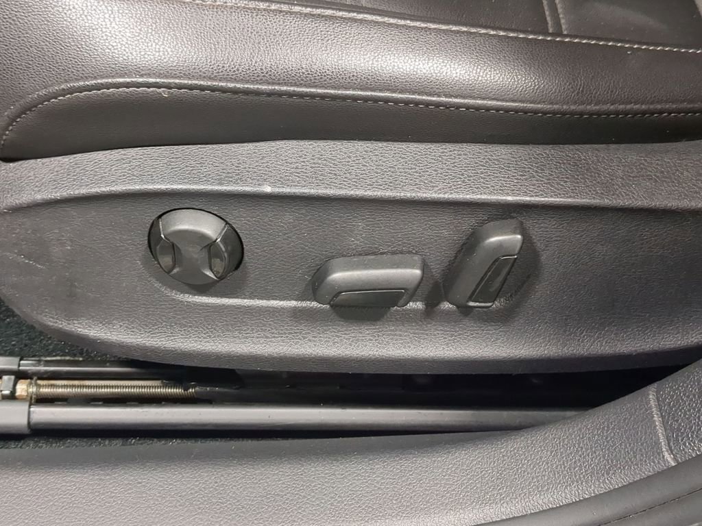 Used 2020 Volkswagen Passat 2.0T SE image 19