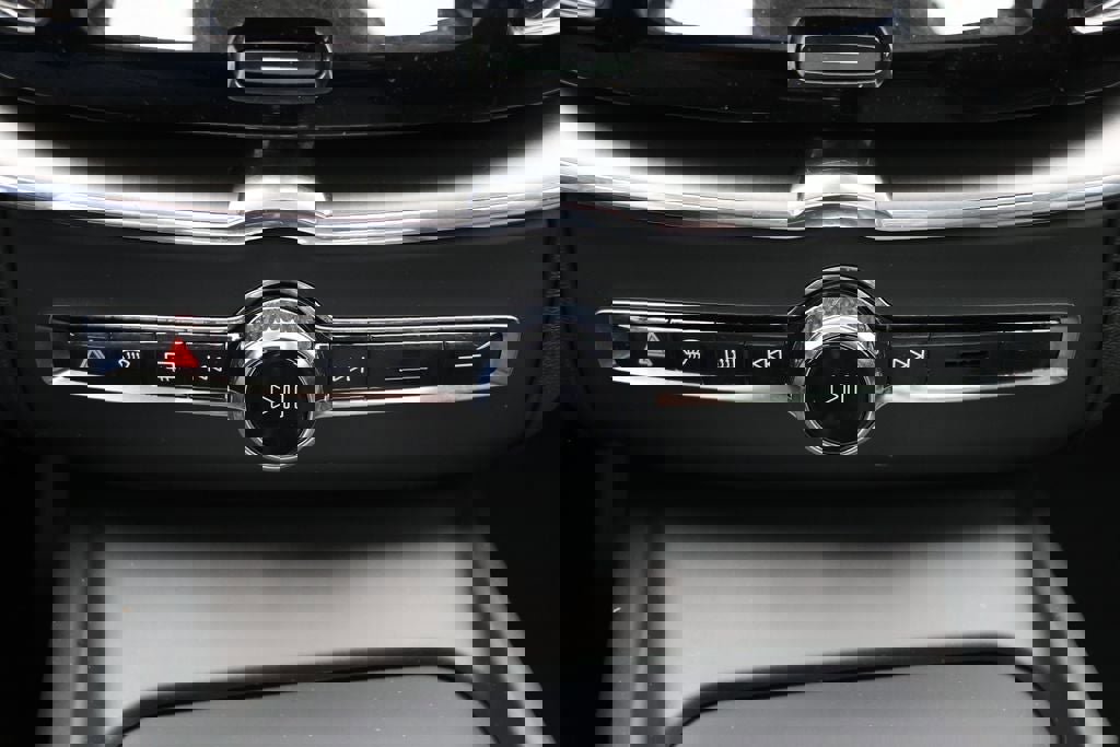 Used 2025 Volvo XC60 B5 Core image 26