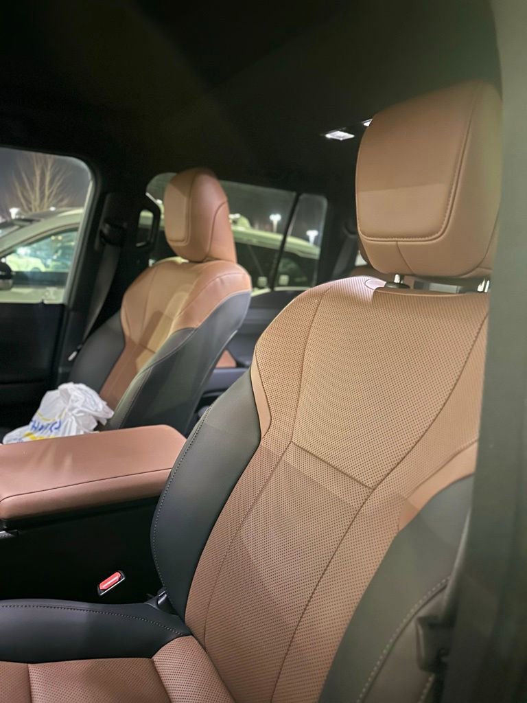 Used 2025 Lexus GX 550 image 6