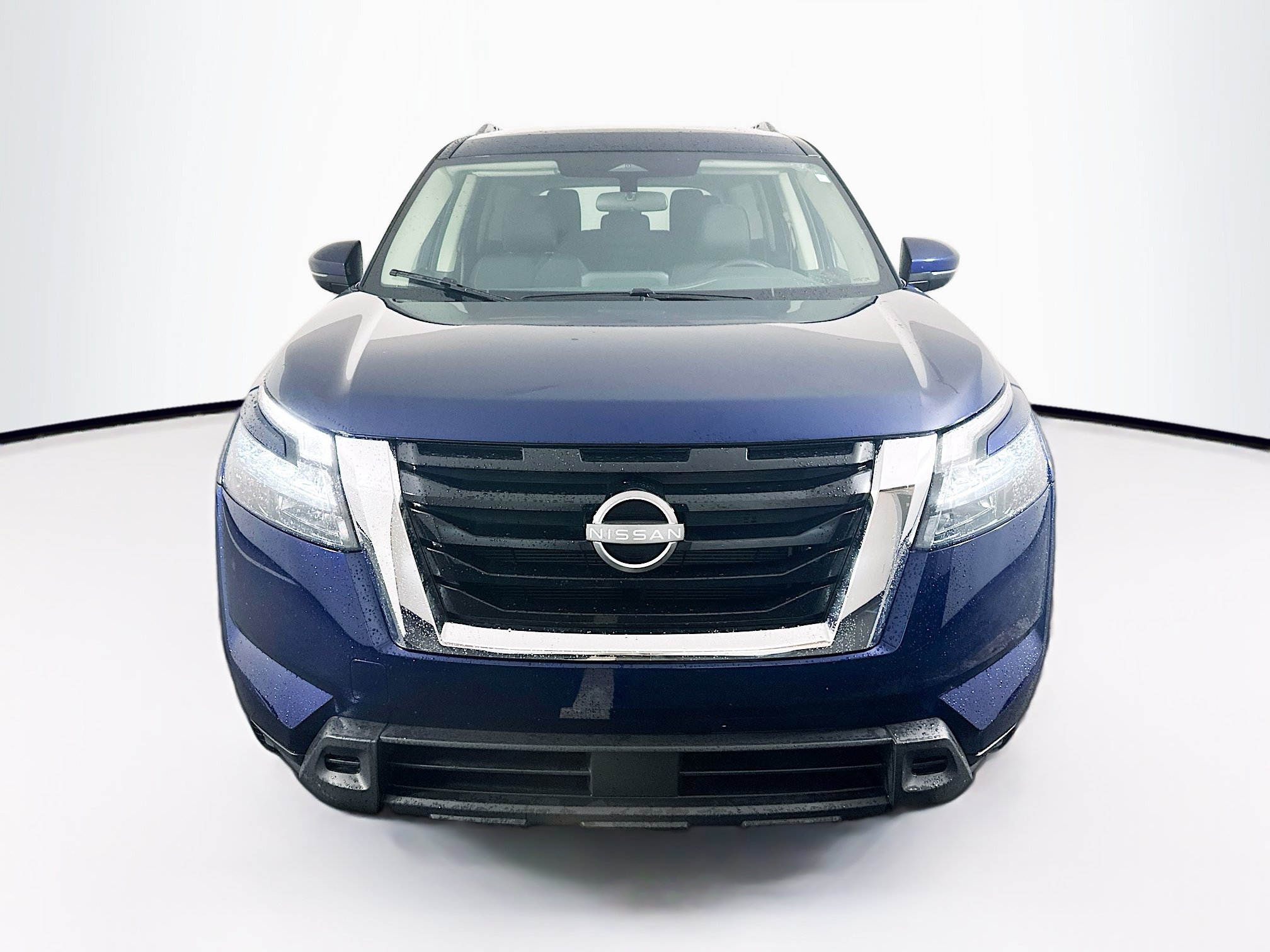 Used 2025 Nissan Pathfinder SV AWD/4WD image 2