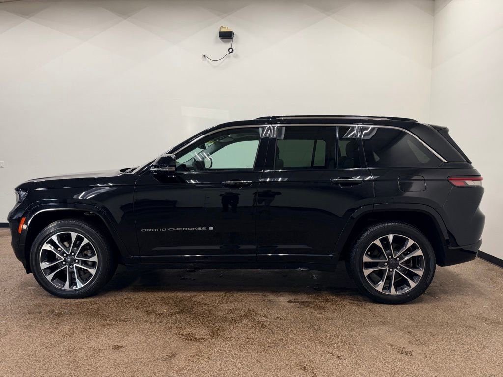 Used 2022 Jeep Grand Cherokee Overland AWD/4WD image 2