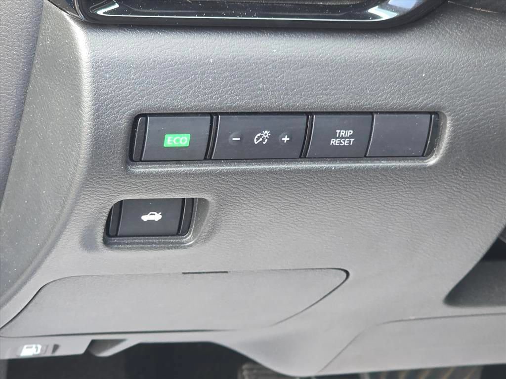 Used 2024 Nissan Sentra SV FWD image 8