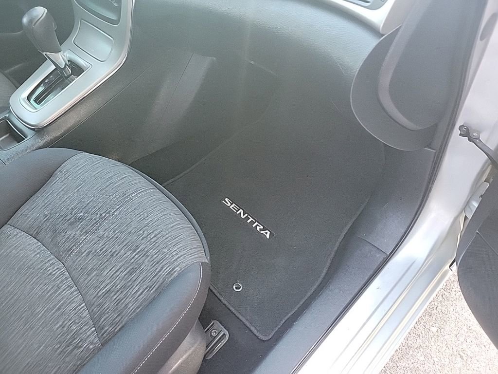 Used 2015 Nissan Sentra SV FWD image 41