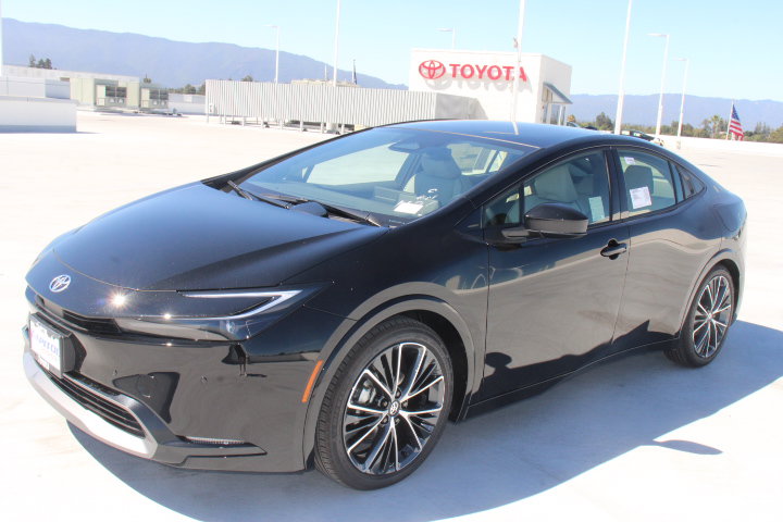 New 2027 Toyota Prius Limited FWD image 6