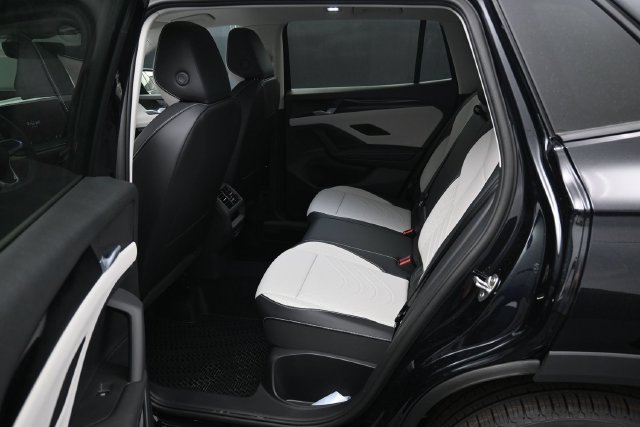 New 2026 Volkswagen Tiguan SE FWD image 11
